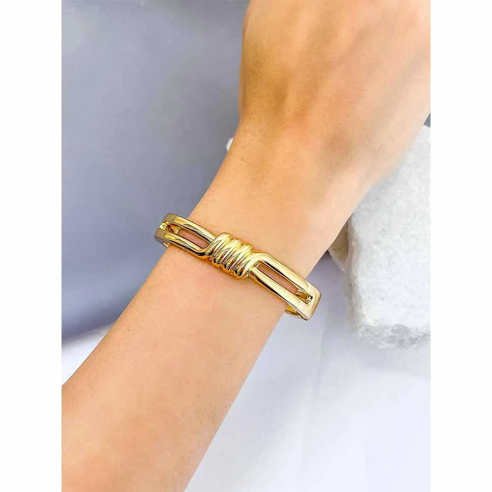 Bracelete Liso com Detalhe de Quatro Voltas e Laterais Vazadas Semijoia Ouro 18K - Imagem 2
